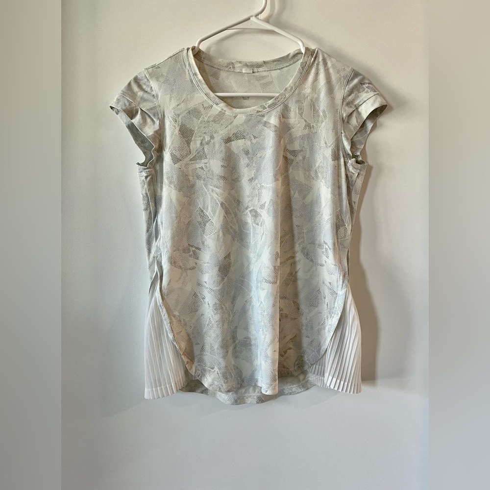 Lululemon Women's Just Pleat It Short Sleeve Jasmine White Multi Size 4 Stretch